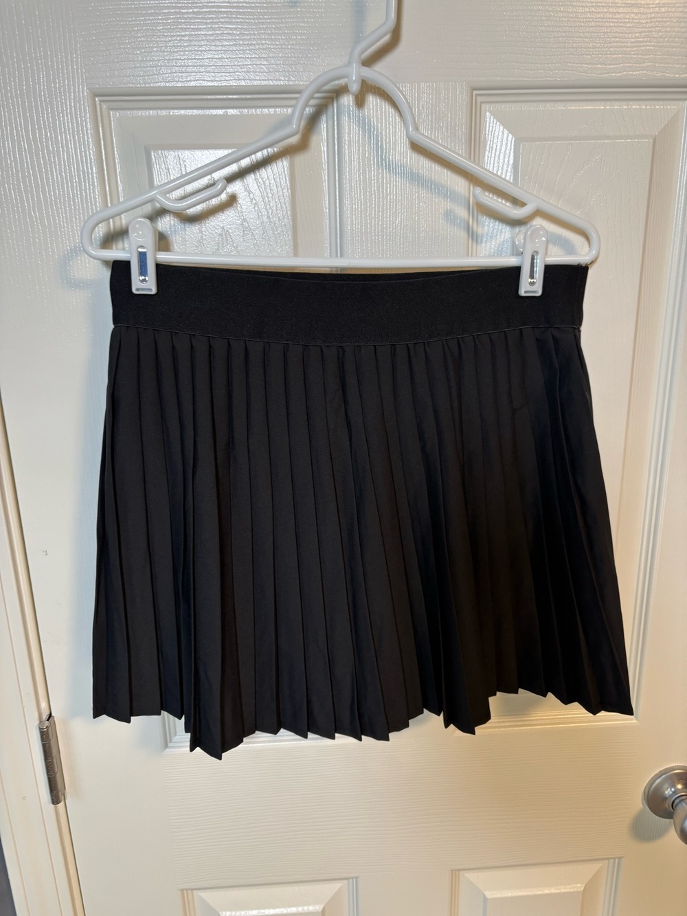 Black pleated skirt by Jolie & Joy with shorts underneath Size XL
